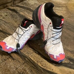 Salomon speed cross 6 Dynamic Trail Runners in White and Pink